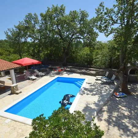 Holiday Nikola 말린스카