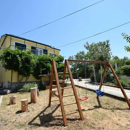 Holiday Nikola 펜션 *